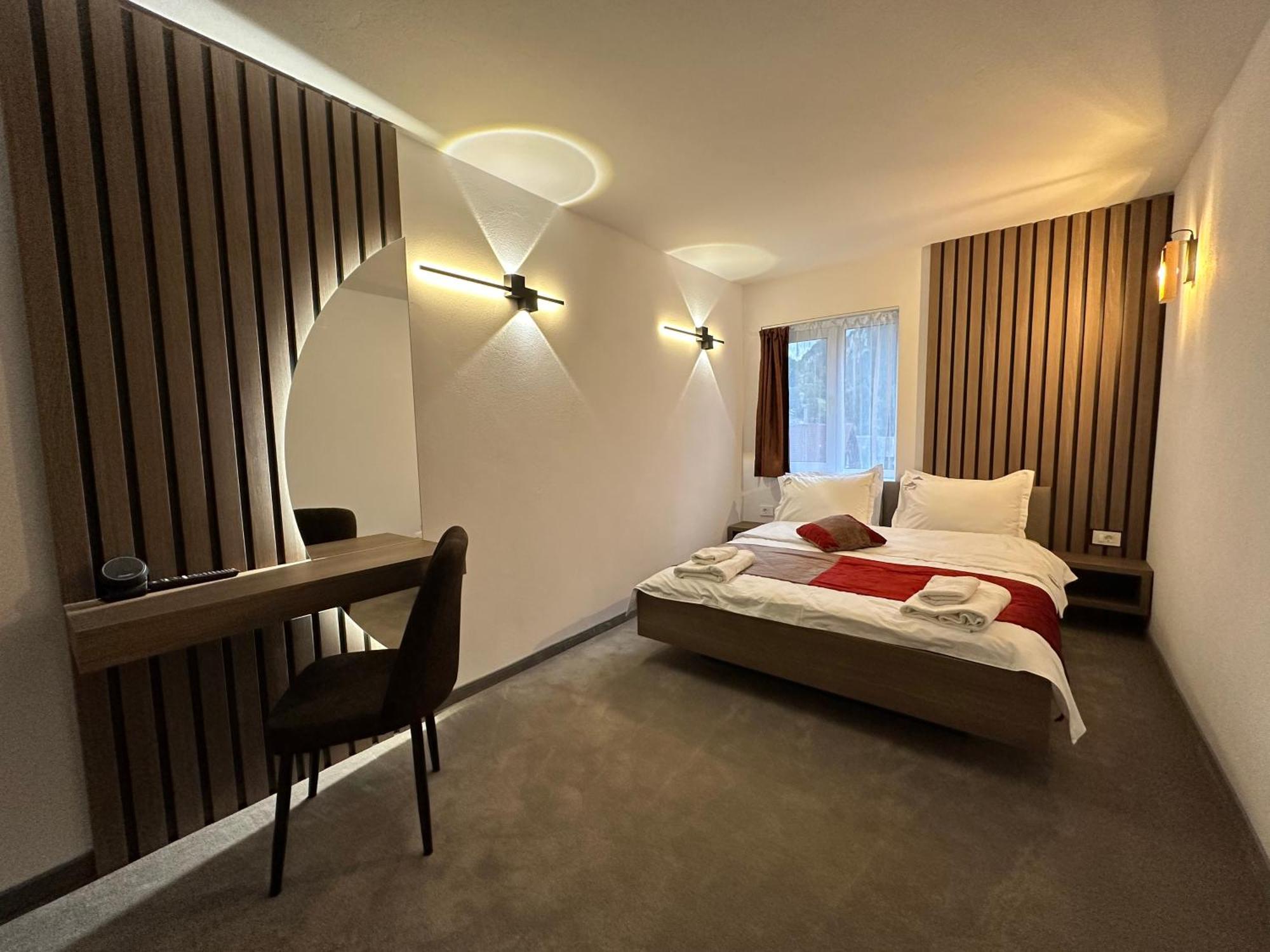 Hotel Regina Muntilor A Moeciu De Sus Esterno foto